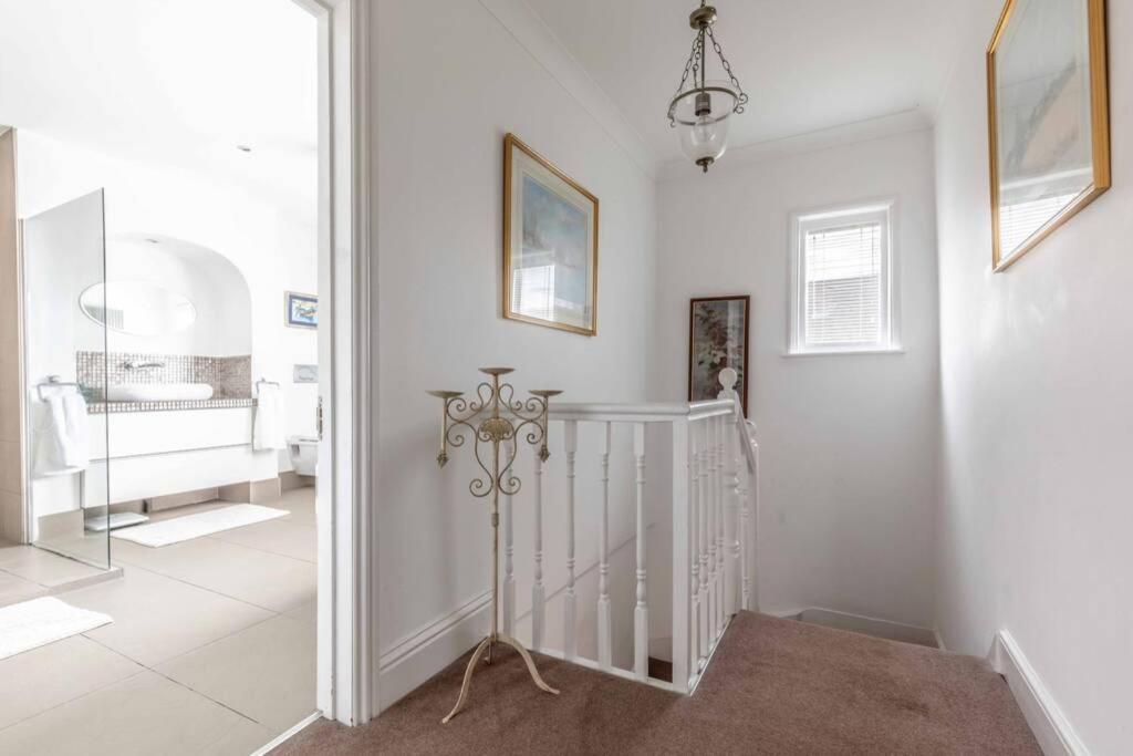 Windsor Town Centre Victorian Townhouse Sleeps 6 Villa Bagian luar foto
